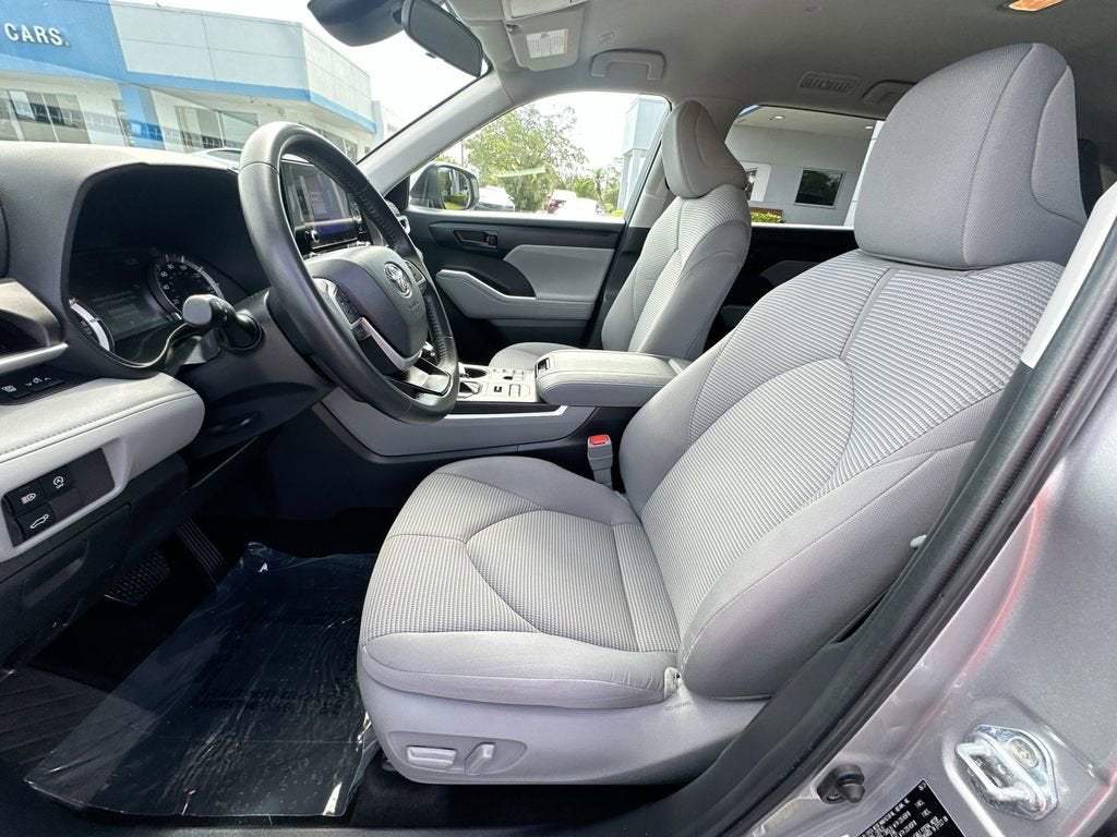 2024 Toyota Highlander LE