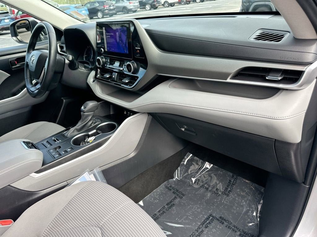 2024 Toyota Highlander LE