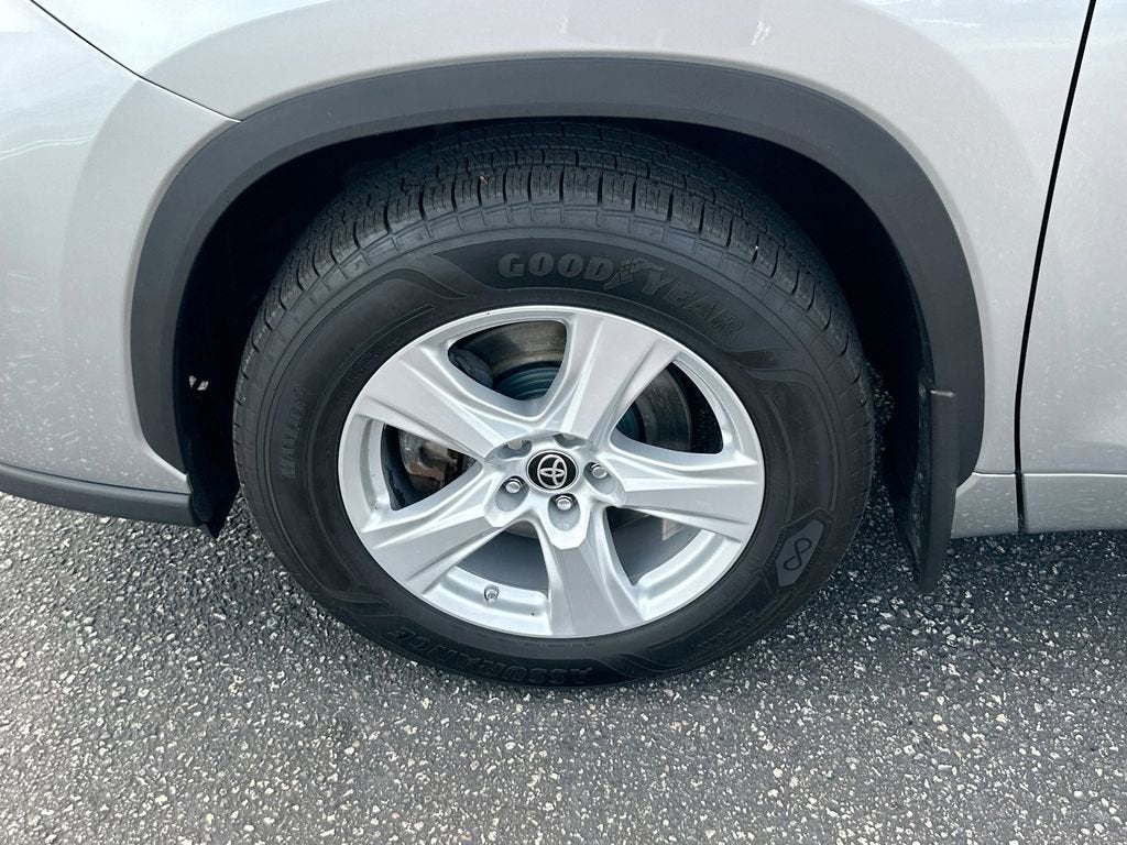 2024 Toyota Highlander LE