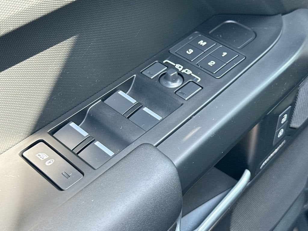 2025 Land Rover Defender S
