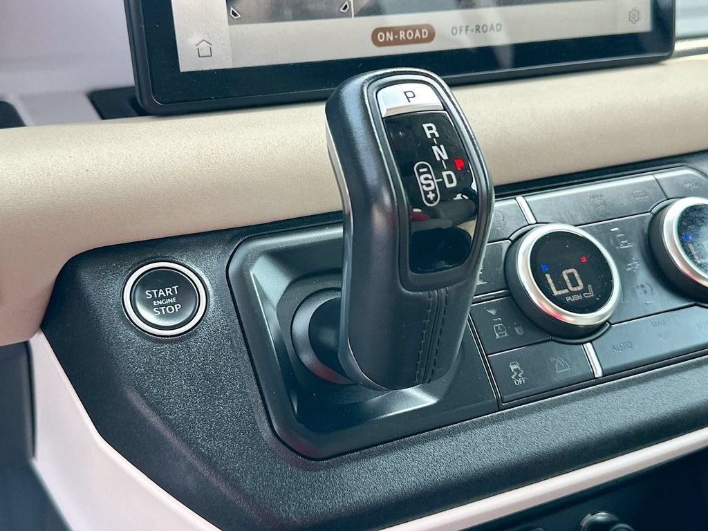 2023 Land Rover Defender SE