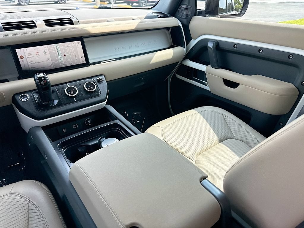 2023 Land Rover Defender SE