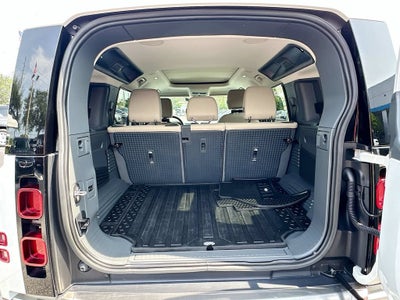 2023 Land Rover Defender SE
