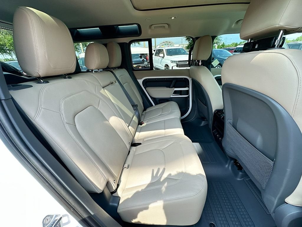 2023 Land Rover Defender SE