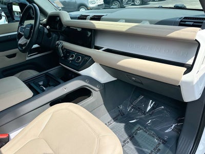 2023 Land Rover Defender SE