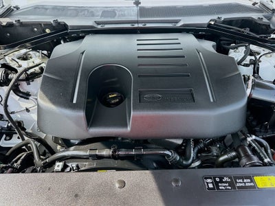 2023 Land Rover Defender SE