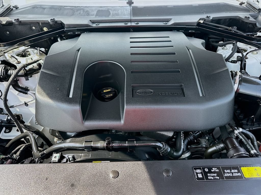 2023 Land Rover Defender SE
