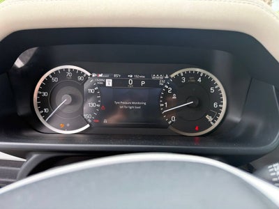 2023 Land Rover Defender SE