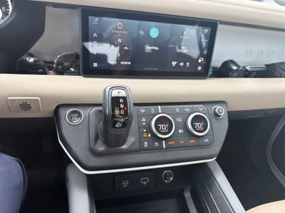 2023 Land Rover Defender SE