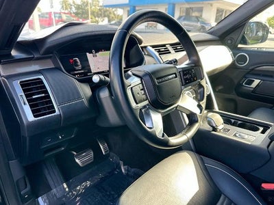 2023 Land Rover Discovery P360 Metropolitan Edition