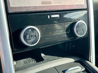 2023 Land Rover Discovery P360 Metropolitan Edition