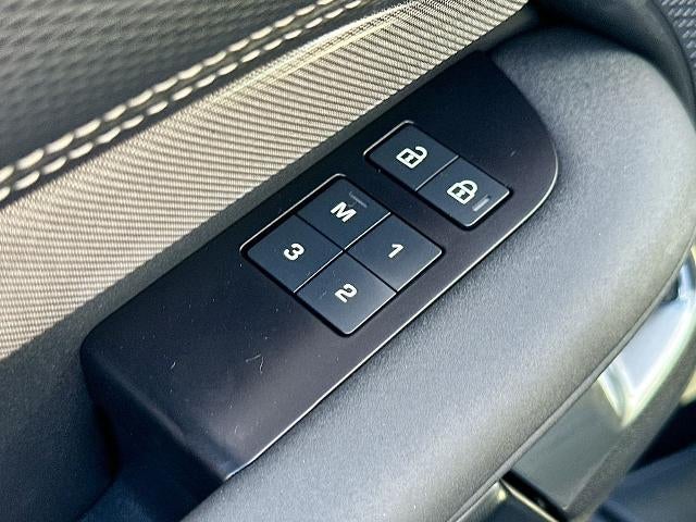 2023 Land Rover Discovery P360 Metropolitan Edition