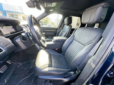 2023 Land Rover Discovery P360 Metropolitan Edition