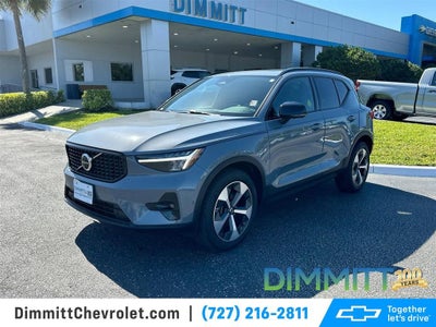 2023 Volvo XC40 B5 Ultimate Dark Theme
