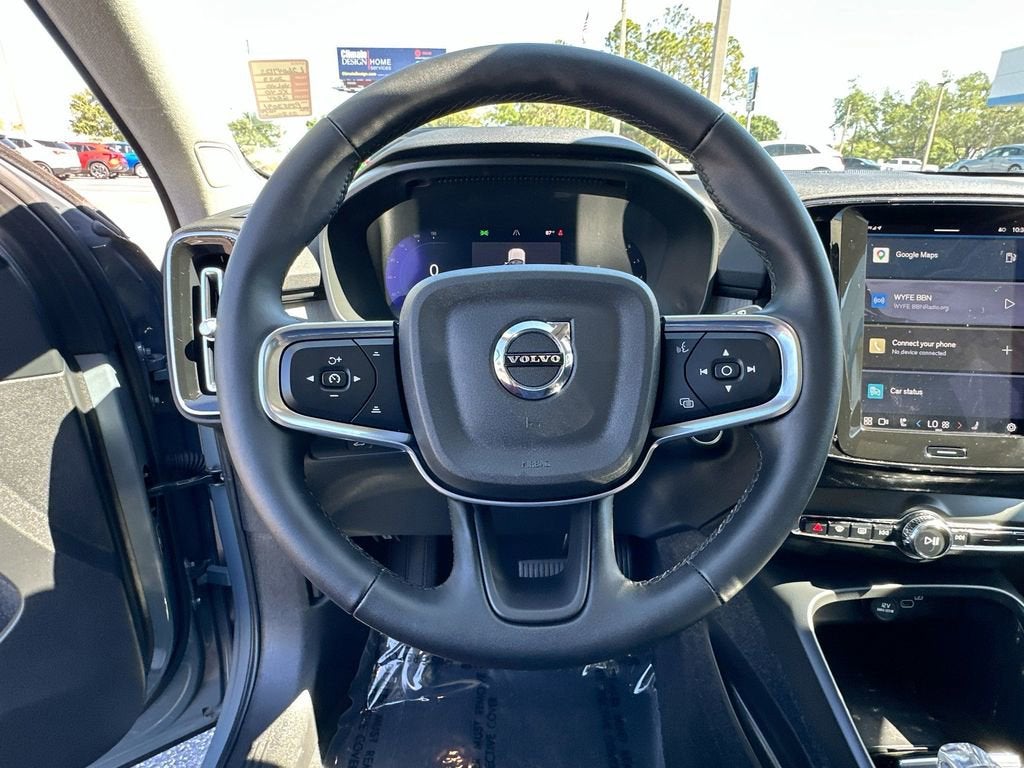 2023 Volvo XC40 B5 Ultimate Dark Theme