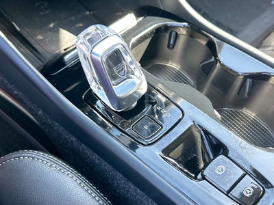 2023 Volvo XC40 B5 Ultimate Dark Theme