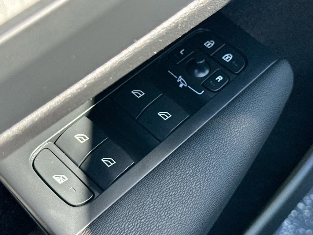 2023 Volvo XC40 Ultimate - Photo 17