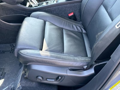 2023 Volvo XC40 B5 Ultimate Dark Theme