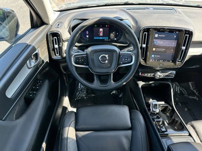 2023 Volvo XC40 B5 Ultimate Dark Theme
