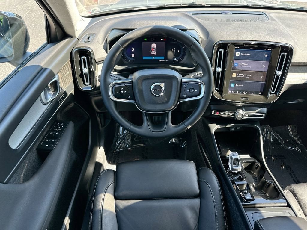 2023 Volvo XC40 B5 Ultimate Dark Theme