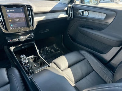 2023 Volvo XC40 B5 Ultimate Dark Theme