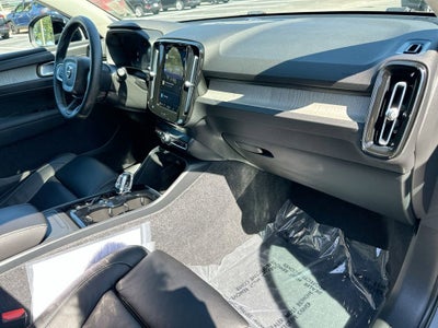 2023 Volvo XC40 B5 Ultimate Dark Theme