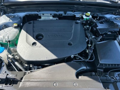 2023 Volvo XC40 B5 Ultimate Dark Theme