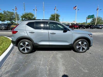 2023 Volvo XC40 B5 Ultimate Dark Theme