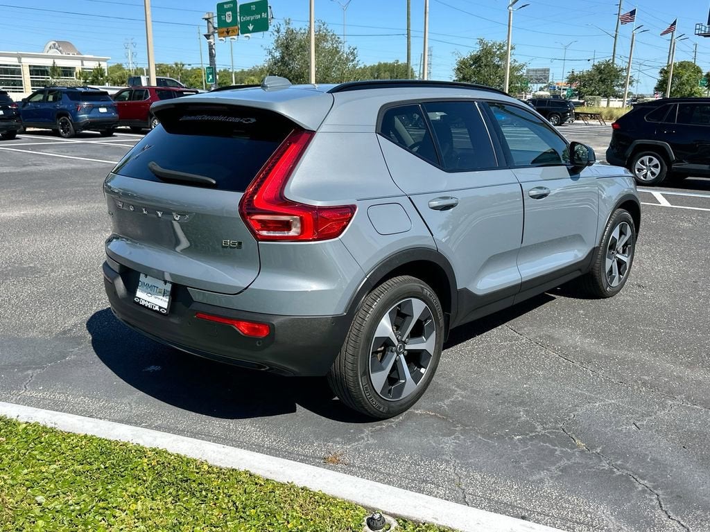 2023 Volvo XC40 B5 Ultimate Dark Theme