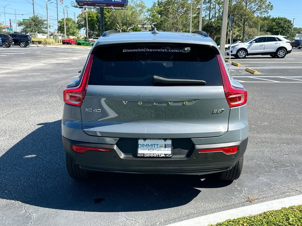 2023 Volvo XC40 B5 Ultimate Dark Theme