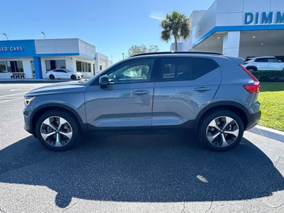 2023 Volvo XC40 B5 Ultimate Dark Theme
